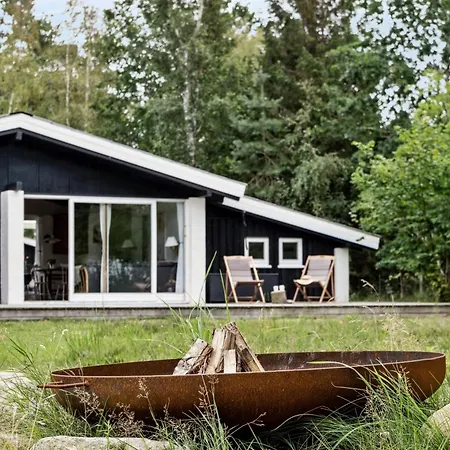 Сasa de vacaciones Architect-designed Summerhouse Close To Korevlerne *