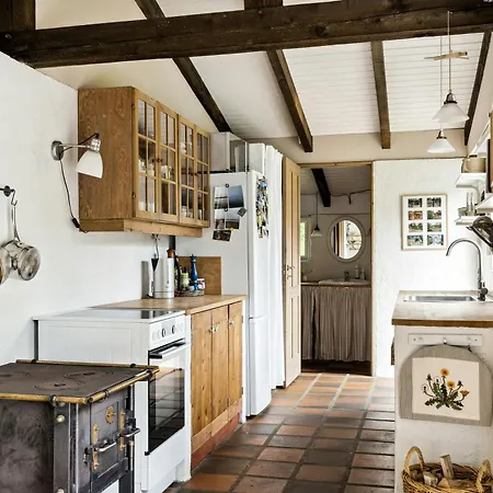 Architect-designed Summerhouse Close To Korevlerne Сasa de vacaciones *