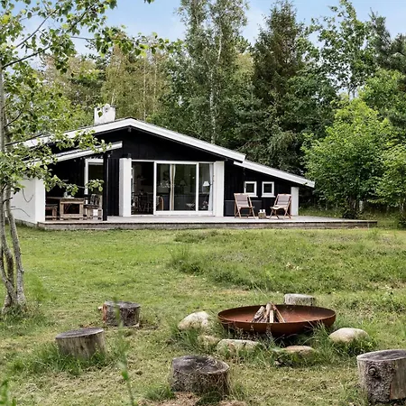 Architect-designed Summerhouse Close To Korevlerne
