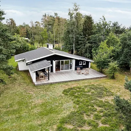 Architect-designed Summerhouse Close To Korevlerne Сasa de vacaciones