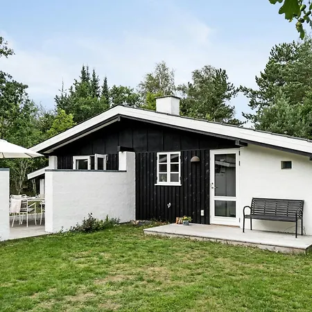 Architect-designed Summerhouse Close To Korevlerne Сasa de vacaciones *