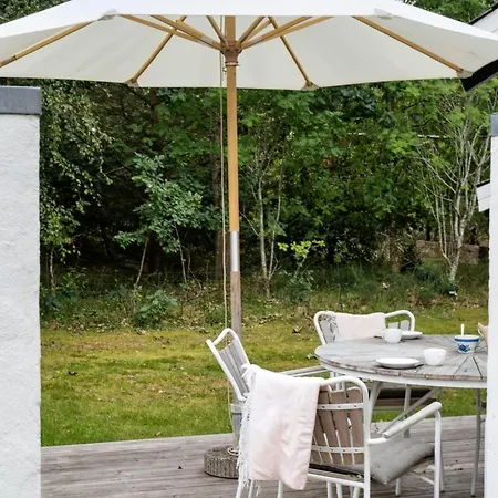 Architect-designed Summerhouse Close To Korevlerne