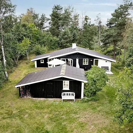 Architect-designed Summerhouse Close To Korevlerne Сasa de vacaciones Højby