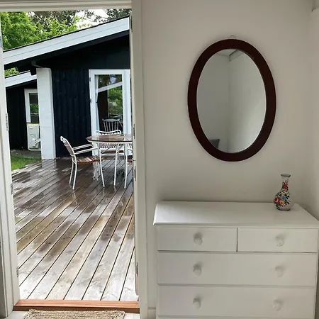 Сasa de vacaciones Architect-designed Summerhouse Close To Korevlerne *