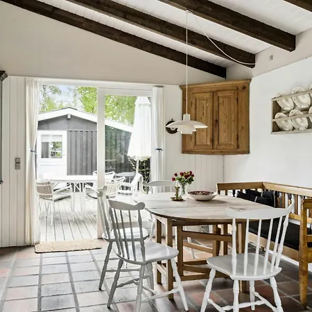 Сasa de vacaciones Architect-designed Summerhouse Close To Korevlerne *