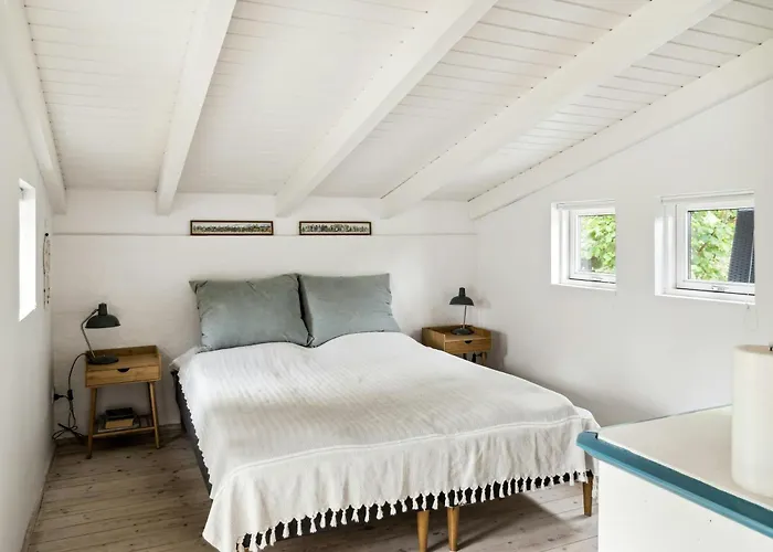 Architect-designed Summerhouse Close To Korevlerne *